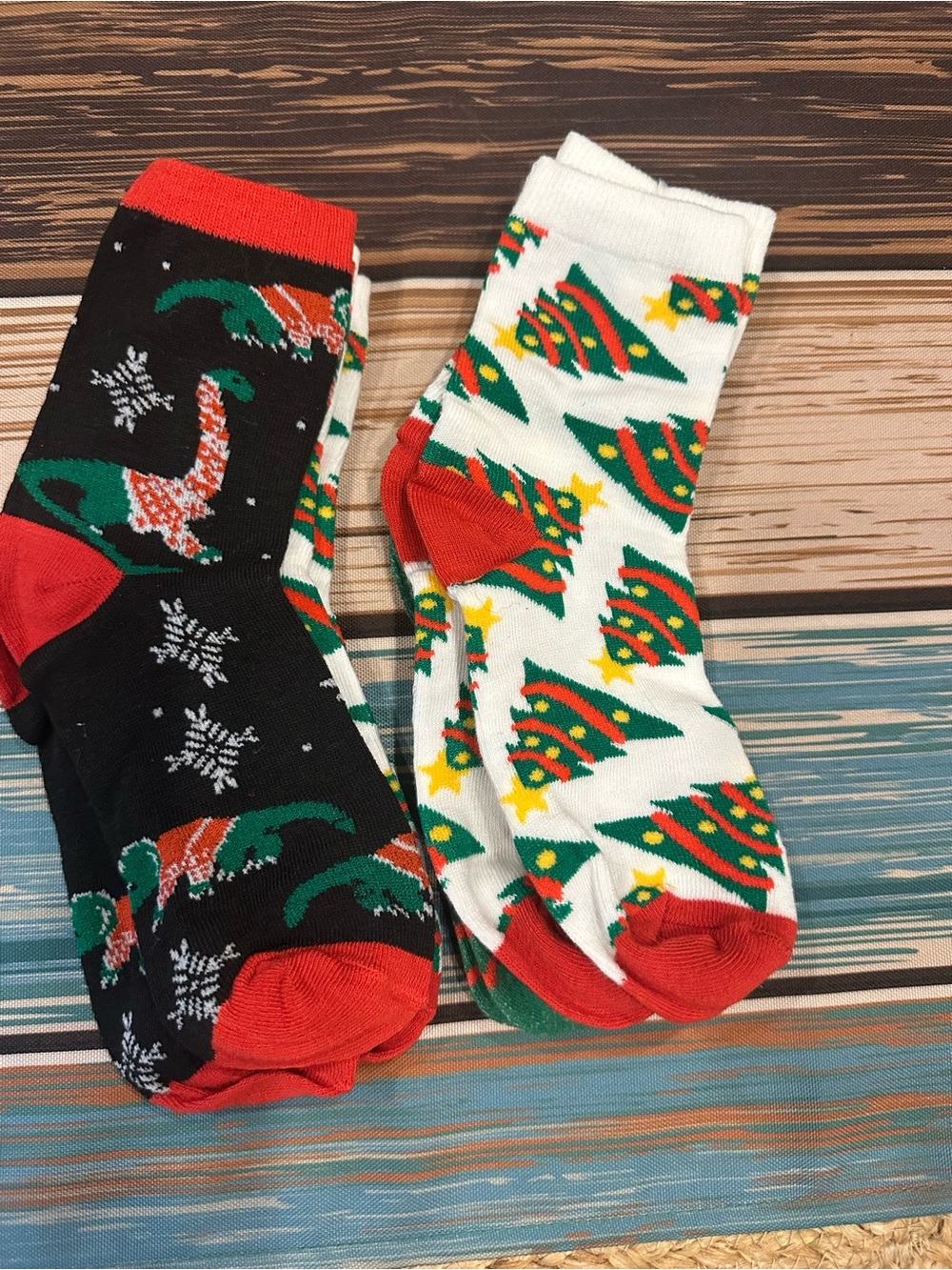 4pk- Holiday Crew Socks - Green & Red Christmas Tree Dinosaur